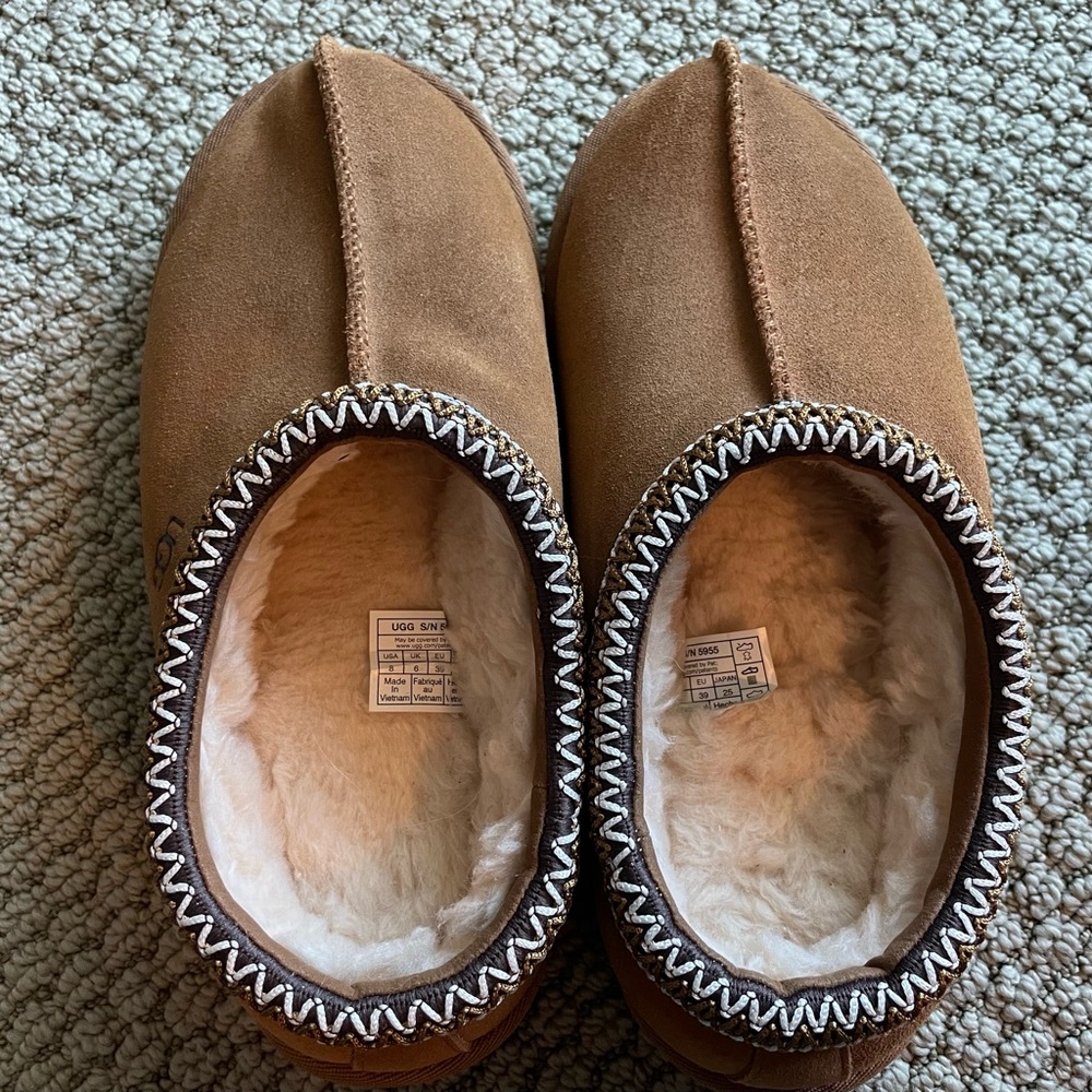 UGG brown suede clogs. Great condition. Women’s size 8 - Picture 4 of 5